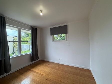 Charming Mt Eden 3BR Home w/ Parking - Photo 5