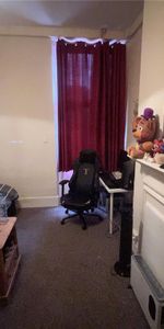 4 bedroom flat to rent - Photo 3