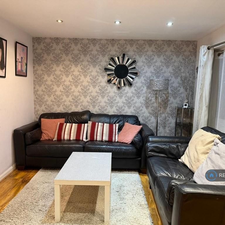 3 bedroom detached house to rent - Photo 1