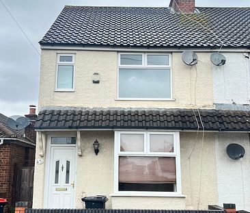 Bletchley Town Centre - Two bed house with Garage - Photo 2