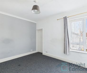 2 bed mid-terraced house to rent in Gordon Road, Gillingham, ME7 - Photo 4