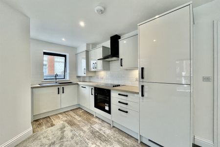 2 bed Flat London Road, SS0 - Photo 4