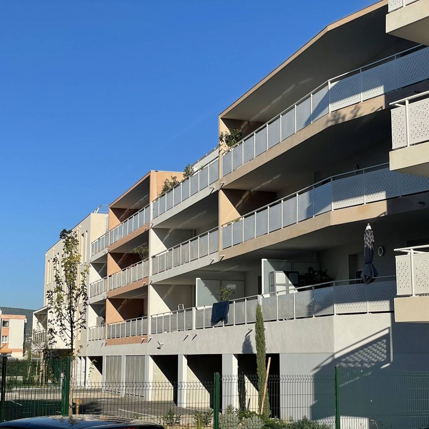 A louer appartement 2 pièces 38 m² avec parking double 13600 La Ciotat - Photo 1