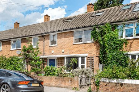 3 bedroom house in London - Photo 5