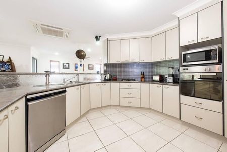 STUNNING FAMILY HOME IN SOUGHT AFTER ESTATE - Photo 2