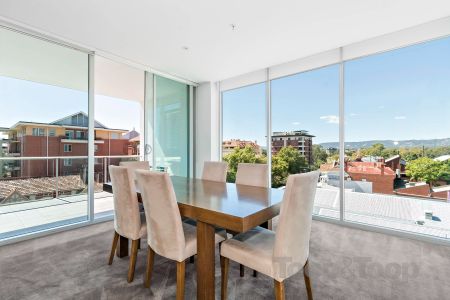 A Domain apartment on the eastern edge offering an excellent lifestyle - gym and pool - Photo 3
