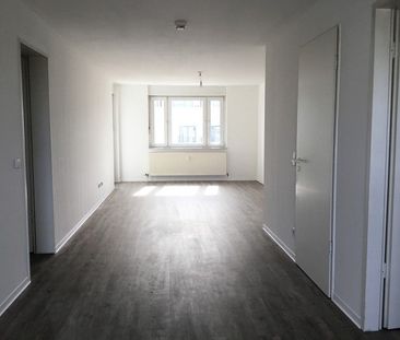 schöne 3-Zimmer-Wohnung mit 2 Balkonen und neuer Einbauküche - Photo 3