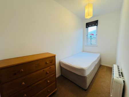 2 bedroom flat to rent - Photo 2