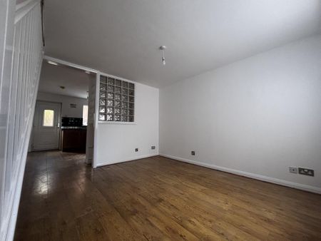 2 bedroom terraced house to rent - Photo 4