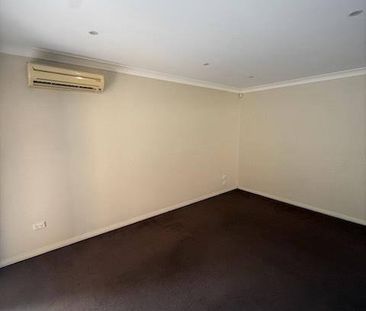 Modern 3 Bedroom Townhouse! - Photo 3