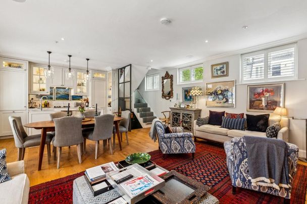 3 bedroom mews to rent - Photo 1