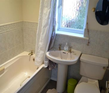 2 bedroom mews to rent - Photo 6