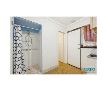 Tidy Studio & Large Backyard! - Photo 3