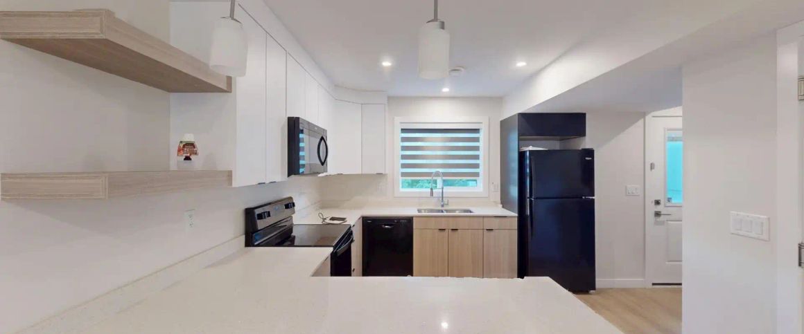 MAIN-15816 100A Ave NW — 3 beds - Photo 1
