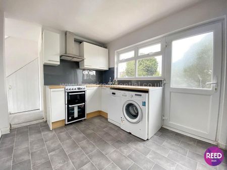 3 bedroom semi-detached house to rent - Photo 2