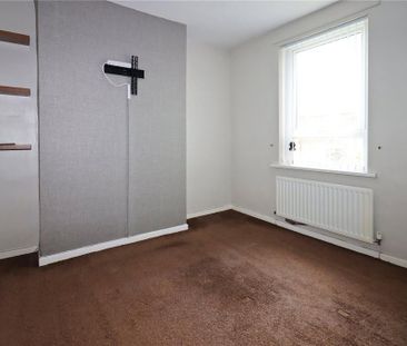 2 bedroom end of terrace house to rent - Photo 2