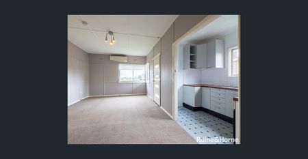 Two bedroom home in West Bathurst - Available 19/12/25 !!! - Photo 2