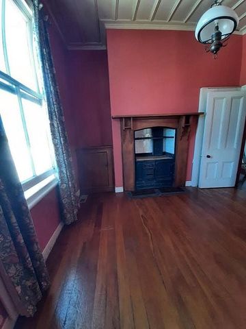 Villa on large sunny corner site - Photo 3