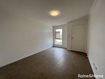 Family 3 Bedroom Home! - Photo 4