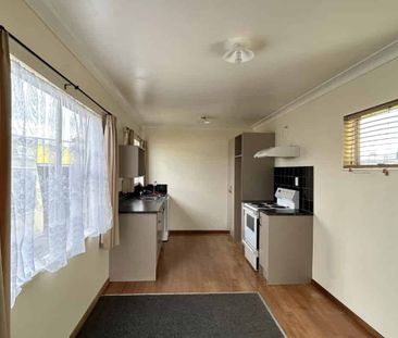 LEVIN - 3 BEDROOM - Photo 5
