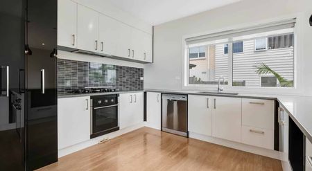 Size, Space and Sunshine! - Photo 3