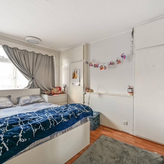 4 bedroom semi-detached house to rent - Photo 1