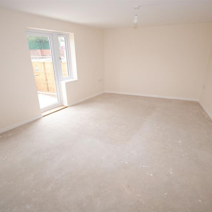 2 bedroom Flat To Let - Photo 1