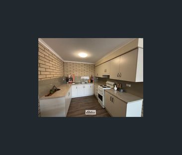 Neat 2 Bedroom Unit - Photo 6