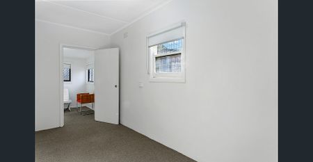 Clean oversized one bedroom, plus study! - Photo 3