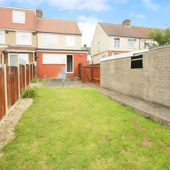 3 bedroom terraced house to rent - Photo 1