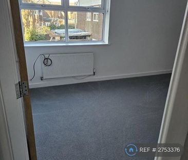 3 bedroom flat to rent - Photo 2