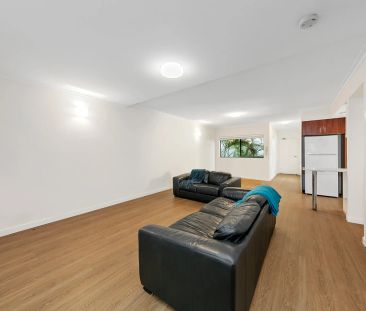 SPACIOUS 2 BEDROOM APARTMENT! - Photo 1