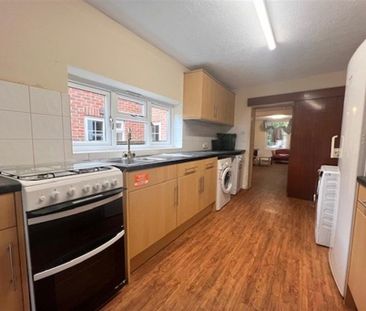3 bedroom terraced house to rent - Photo 6