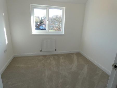 4 bedroom detached house to rent - Photo 2