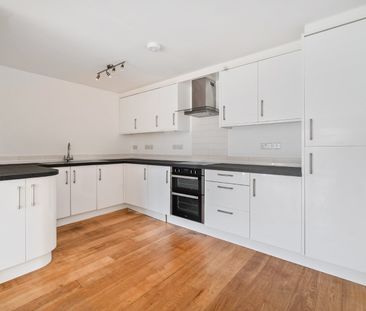 4 bedroom semi-detached house to rent - Photo 2