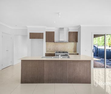 11 Derham Drive, Point Cook VIC, Belconnen - Photo 6