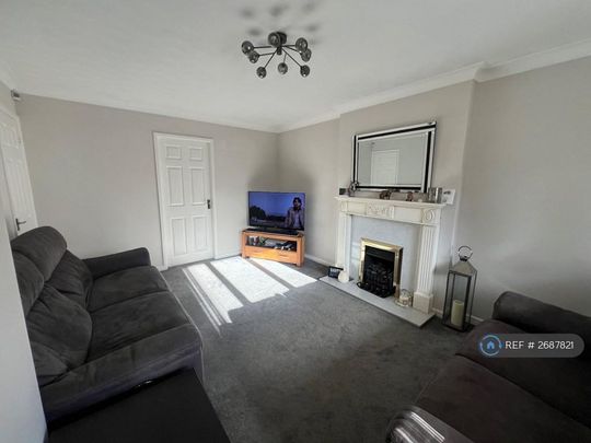 3 bedroom semi-detached house to rent - Photo 1