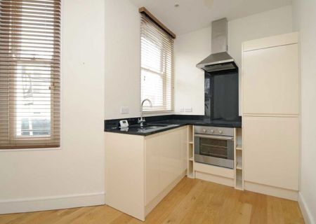 Lebanon Gardens, SW18 1RH, London - Photo 3