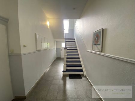 Tolle Altbauwohnung mit Süd-Balkon, Einbauküche und vielen Extras - Photo 3