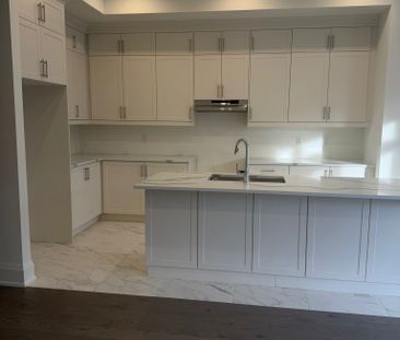 For Lease - 3315 TAHA Gardens, Oakville, Ontario - Photo 6