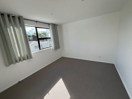 Room for rent in modern 4BR Townhouse in Te Atatu! - Photo 5