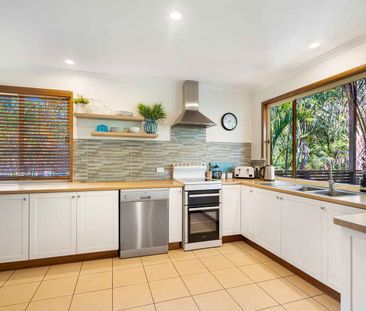 Tropical Living in two level Queenslander - Photo 2