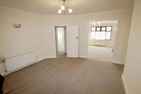 2 bedroom semi-detached bungalow to rent - Photo 2