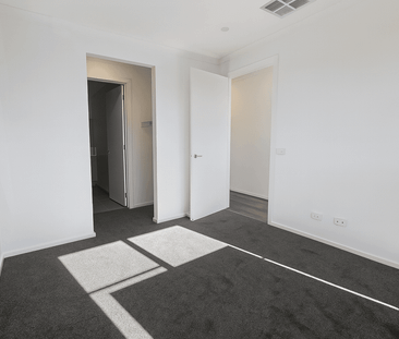 17 Carding St, Truganina, Vic 3029 - Photo 1