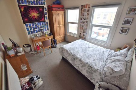 4 bedroom terraced house to rent - Photo 5