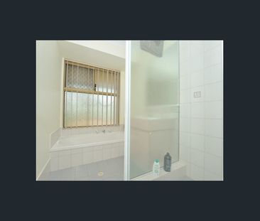 Stylish Family Home! - Photo 3