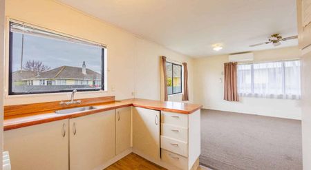 Quiet Two Bedroom Home - Photo 2