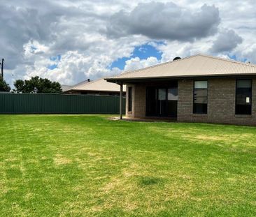 Modern duplex in South Dubbo - Photo 3