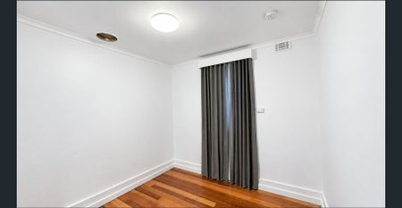 Spacious Four-Bedroom Family Home with Multiple Living Areas in Prime St Kilda Location - Photo 5