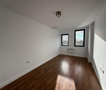 PETERBOROUGH - Photo 3